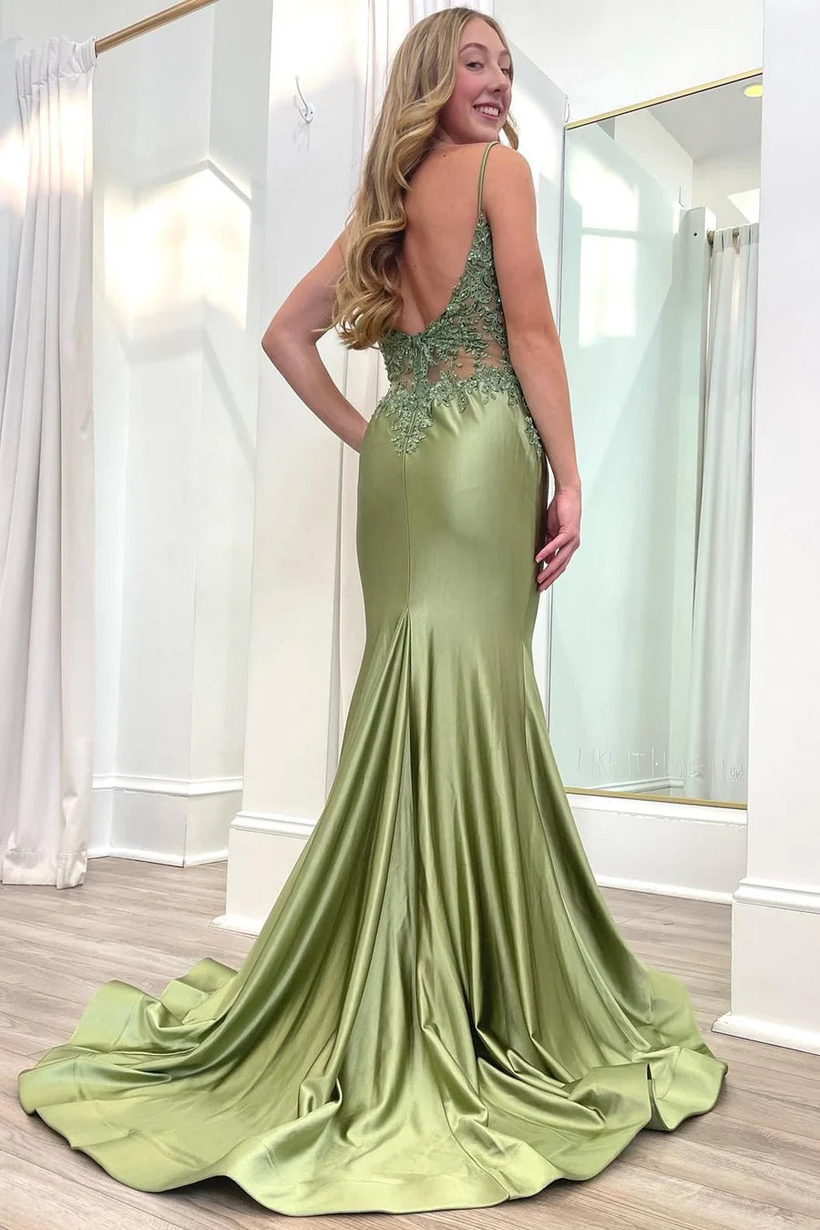 Thin camisole V-neck backless mermaid and floor length skirt