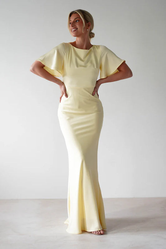 Short sleeved backless waist cinching dress