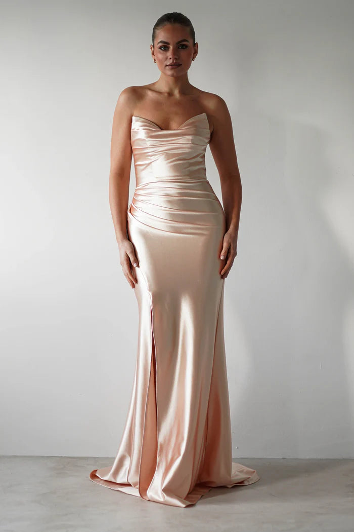 Sleeveless model tight corset mermaid dress with side slit