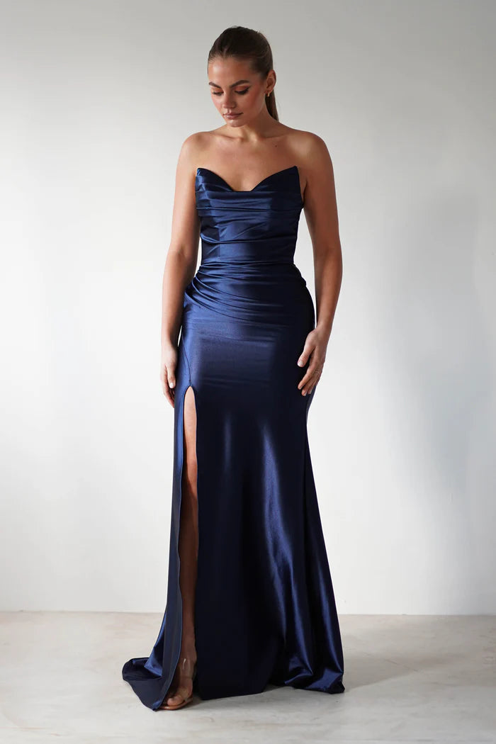 Sleeveless model tight corset mermaid dress with side slit